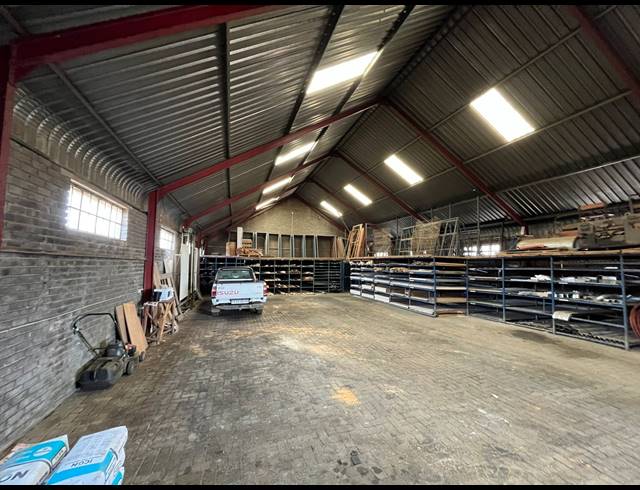 6,800M² WAREHOUSE FOR SALE IN ANZAC
